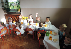 Grupa 1 przy świątecznym stole.