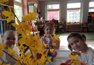 Grupa 5 przy świątecznym stole.