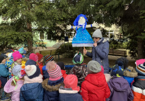 Gr. IV i V przy oczku wodnym z Marzanną