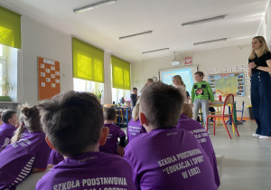 Zwiedzanie klas oraz obserwacja prawdziwych lekcji.