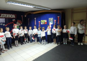 Dzieci podczas śpiewu.