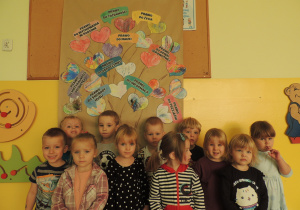 Najmłodsze dzieci oraz ich wspólna praca.