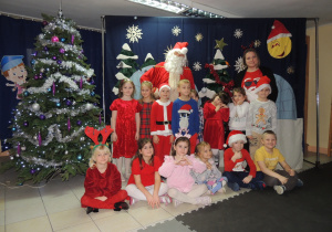 Grupa 4 z Mikołajem.