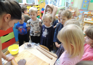 Mama Piotrusia zaczęła z nami piec już w klasie.