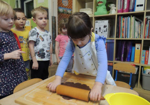 Wałkowanie to ciężka praca.