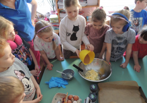 Najpierw trzeba dodać odpowiednio odmierzone składniki.