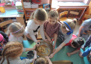 Trzeba wszystko porządnie wymieszać.