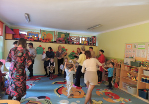 Nasi rodzice bawili się razem z nami.