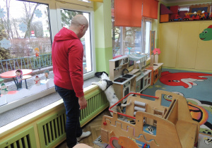 Nitro znalazł piłeczkę niczym prawdziwy psi bohater.