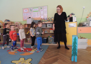 Był też rzut toporem do celu.