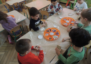 Ozdabianie domku Baby Jagi.