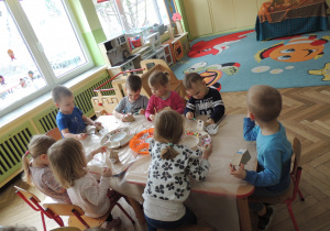 Ozdabianie domku Baby Jagi.