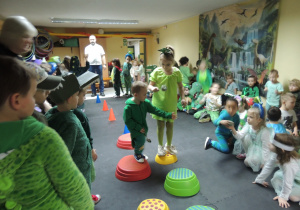 Tor przeszkód z jajkiem dinozaura. Nie było łatwo.