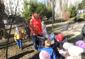 Maluszki też znalazły kotki.
