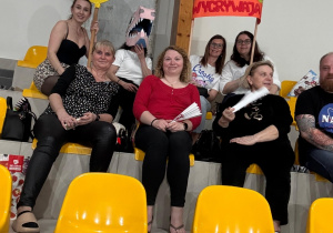 Z takimi kibicami można pływać i całą noc.